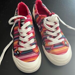 ADORBS!! Multi color Rocket Dogs Sz 9
